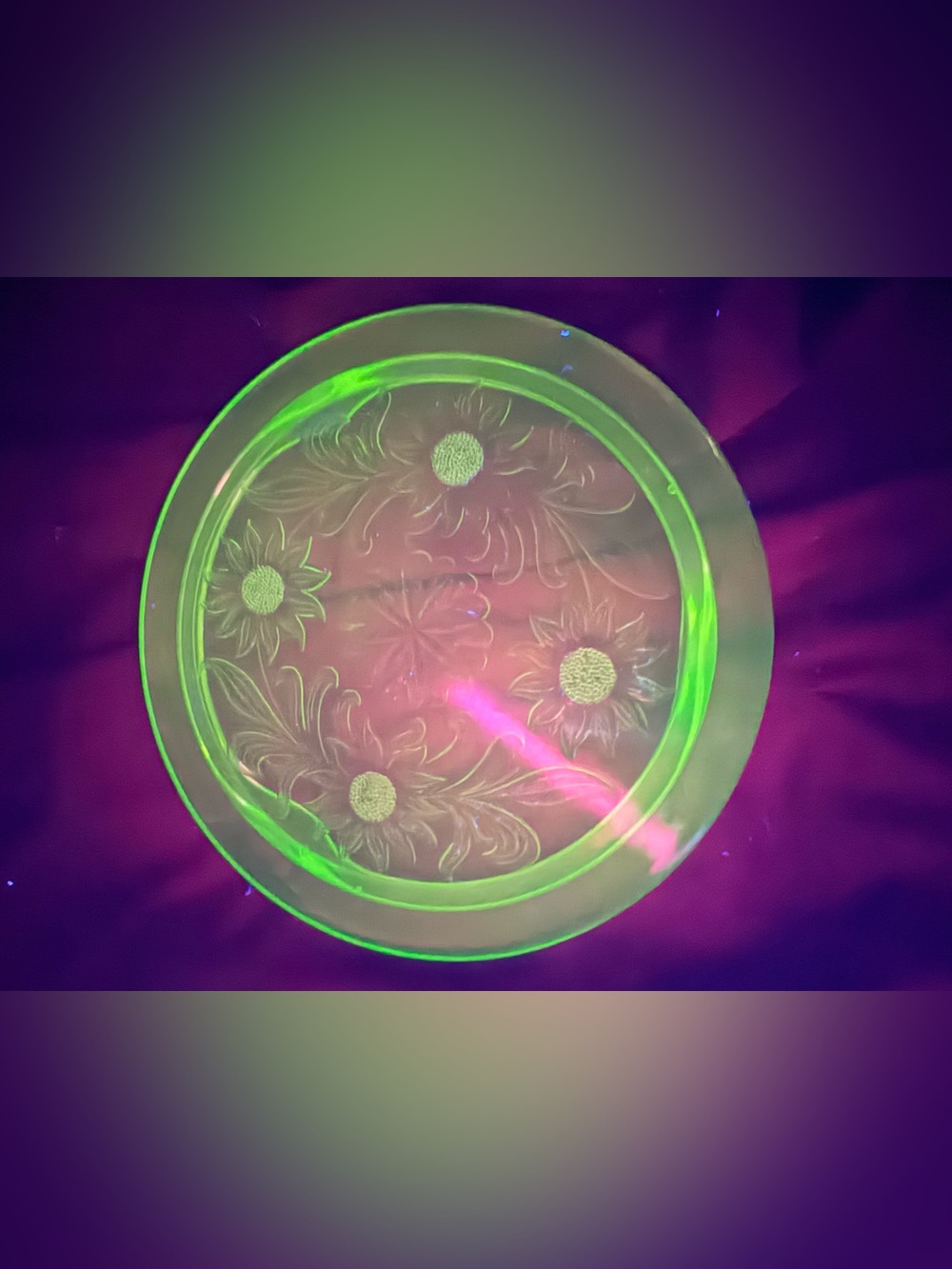 vintage 10-inch Green Jeanette Uranium Glass Sunflower Cake Plate